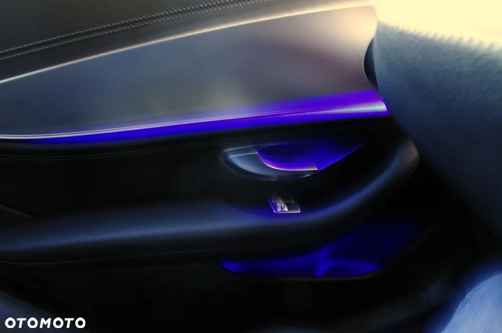 Mercedes-Benz Klasa E 220 d 4Matic T 9G-TRONIC AMG Line - 24