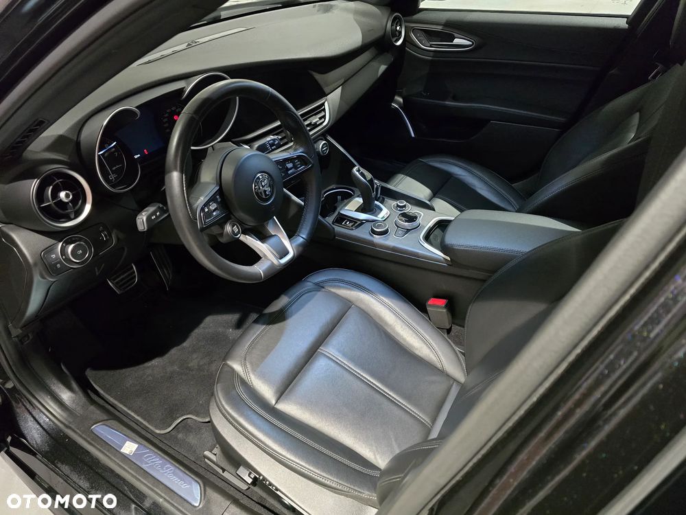 Alfa Romeo Giulia 2.0 Turbo Veloce TI Q4 - 12