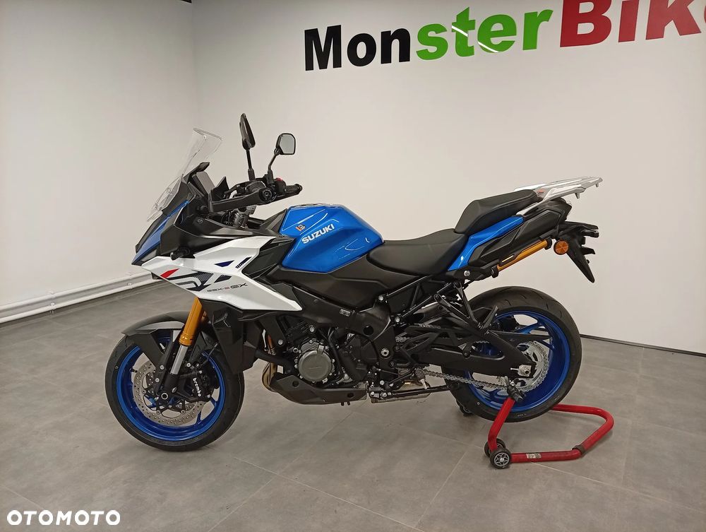 Suzuki GSX - 2