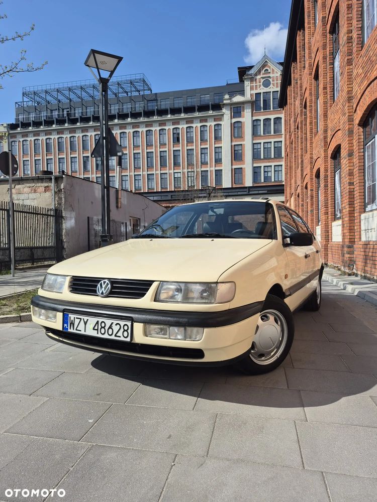 Volkswagen Passat 1.9 TDI CL - 1