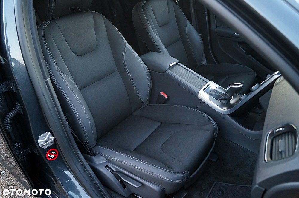 Volvo V60 D4 Geartronic Summum - 25