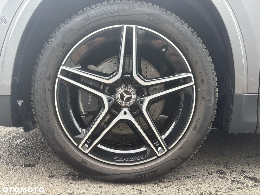 Mercedes-Benz GLA - 9