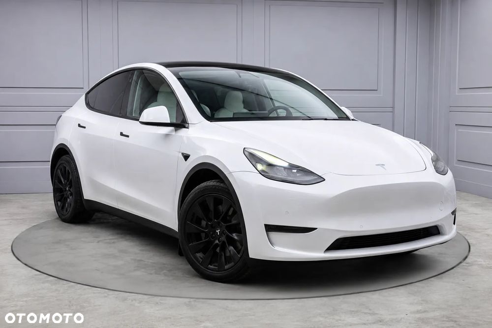 Tesla Model Y - 4