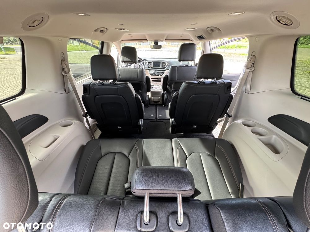 Chrysler Pacifica - 29