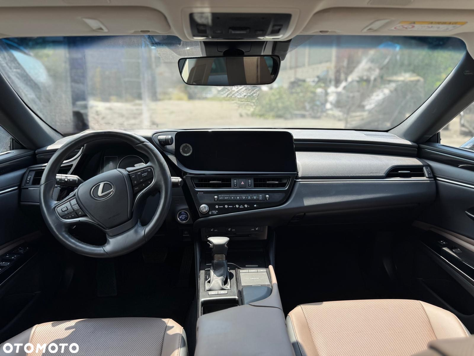 Lexus ES 300h Business Edition + - 9