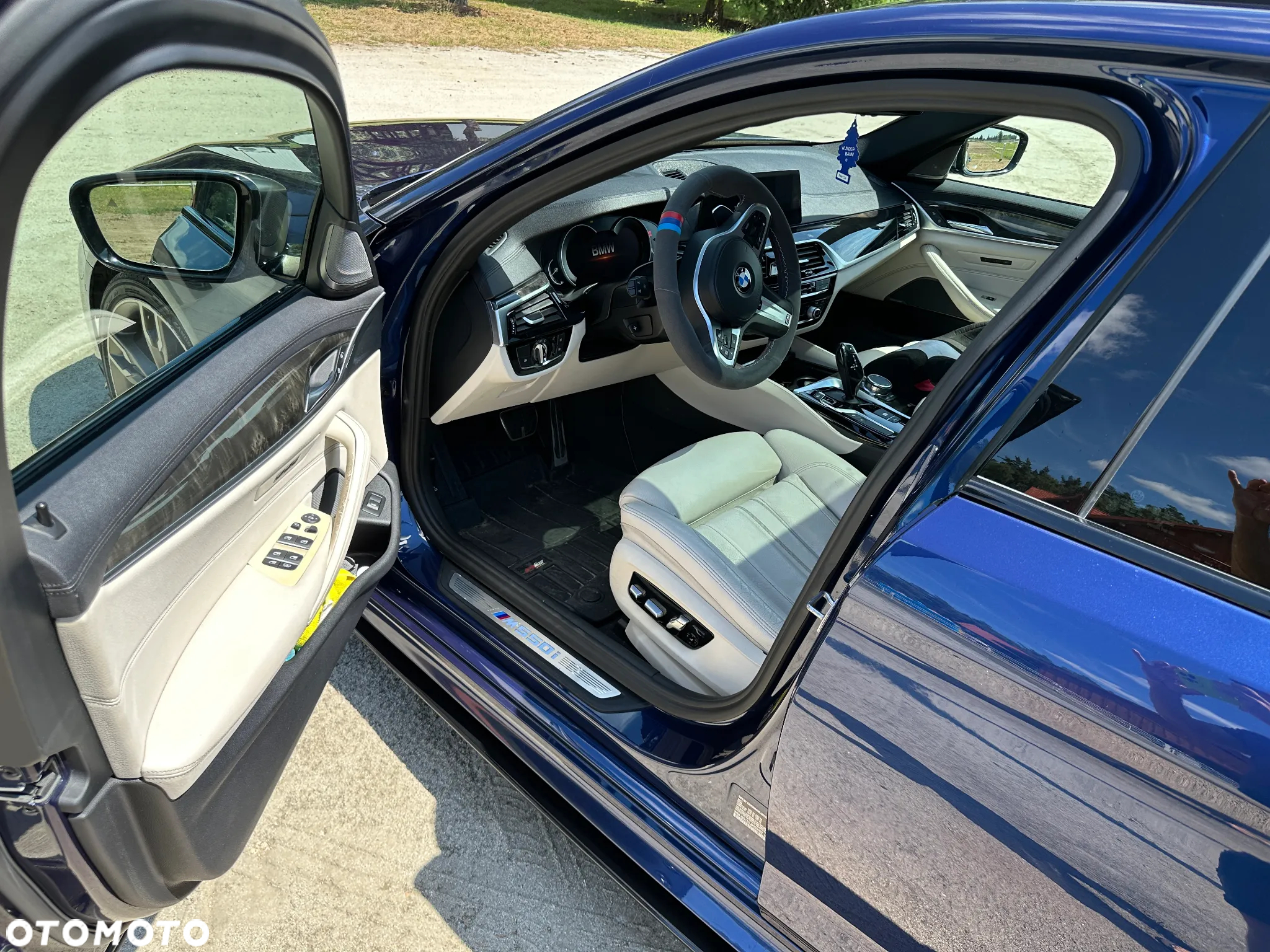 BMW Seria 5 M550i xDrive sport - 16