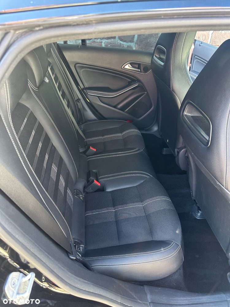 Mercedes-Benz CLA 200 7G-DCT AMG Line - 12