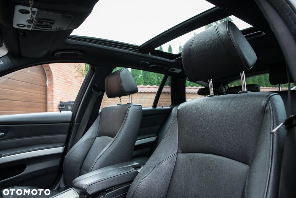 BMW Seria 3 330xi Touring - 16