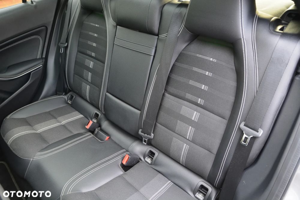 Mercedes-Benz GLA 200 7G-DCT AMG Line - 25
