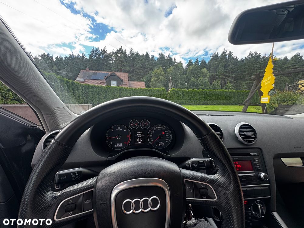 Audi A3 Sportback 1.6 TDI DPF Ambiente - 17