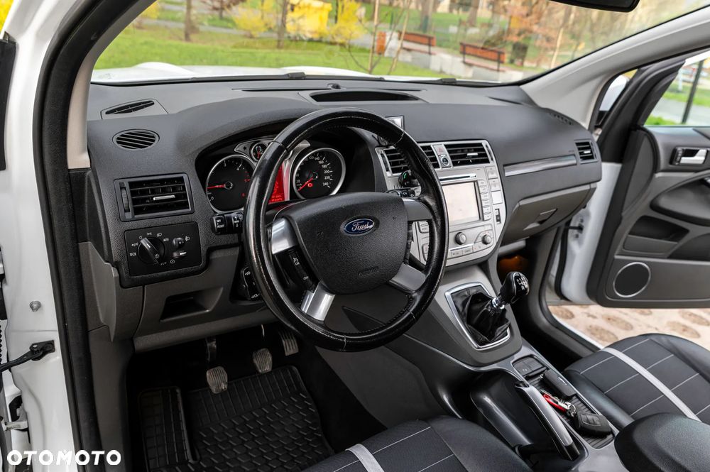 Ford Kuga 2.0 TDCi 4x4 Titanium - 28