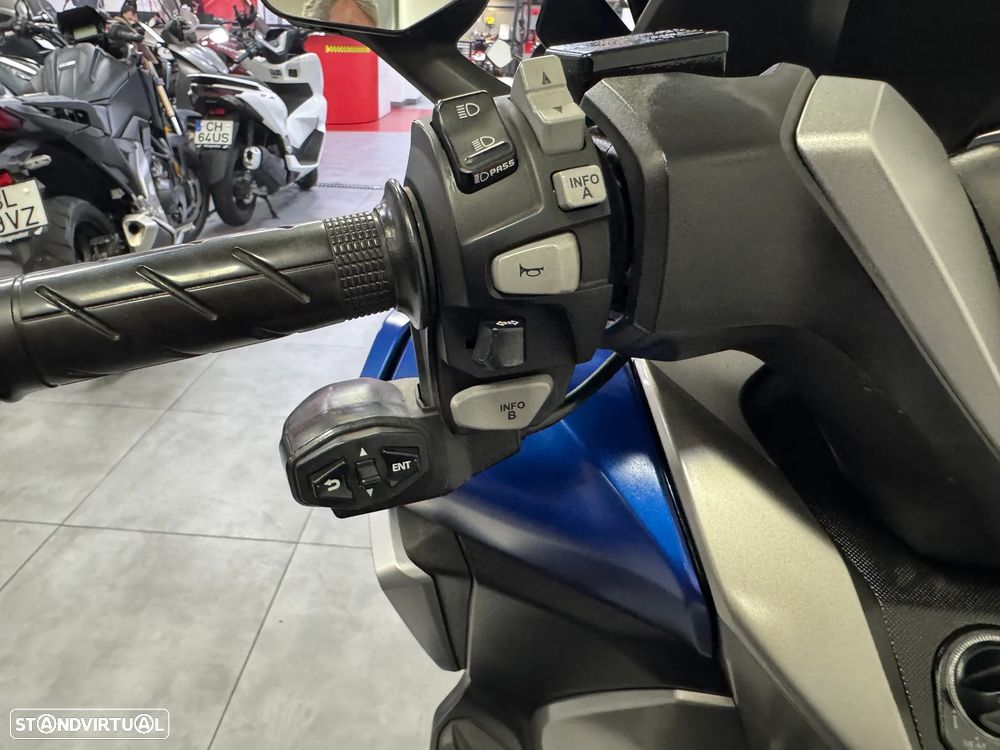 Honda Forza 350 - 7