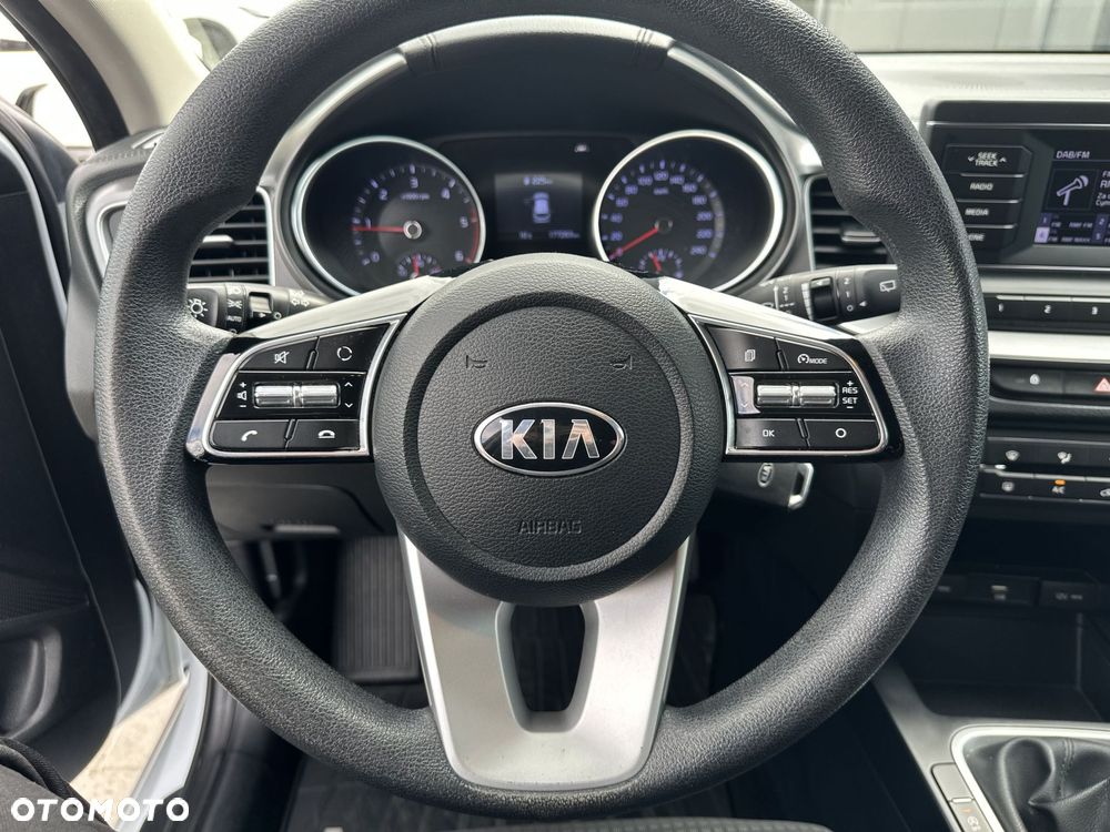 Kia Ceed - 16