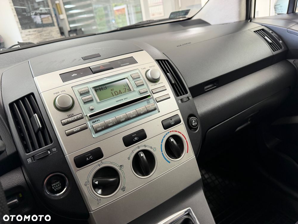 Toyota Corolla Verso 2.0 D-4D Prestige - 19