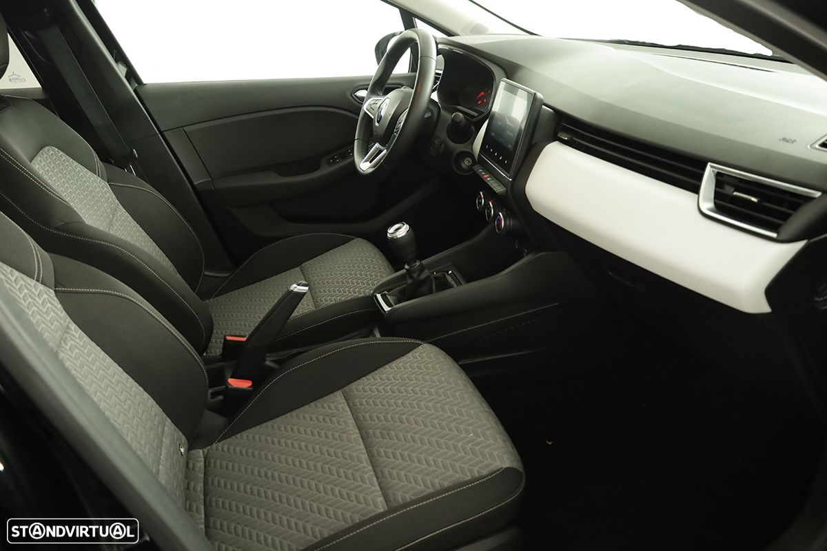 Renault Clio - 23