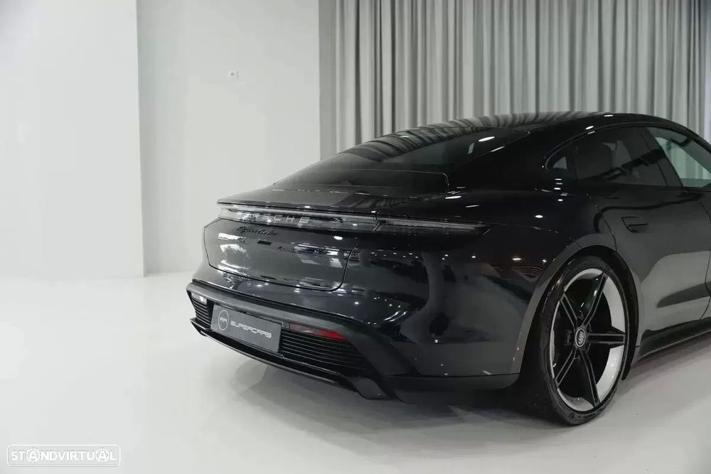 Porsche Taycan Turbo - 14