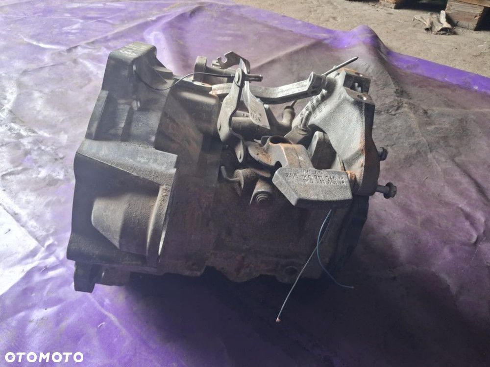 VW PASSAT B6 1,9 TDI BXE 105KM SKRZYNIA BIEGÓW  BXE 5B - 4