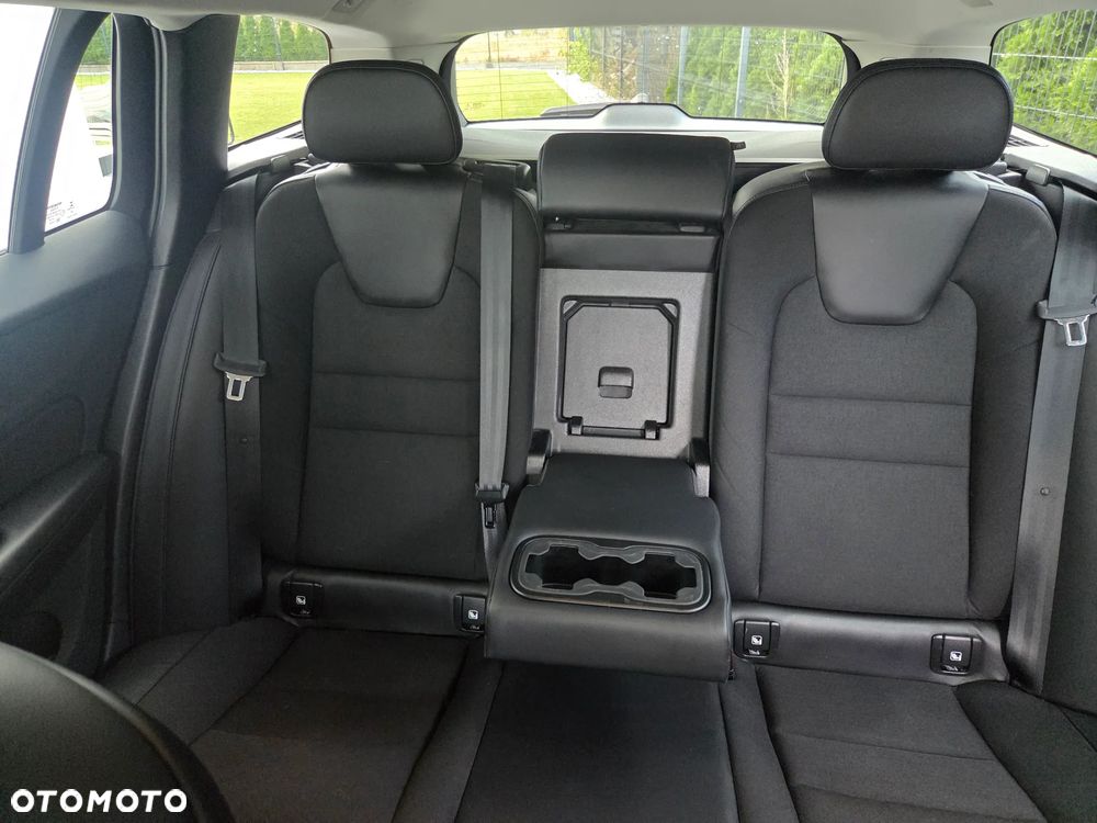 Volvo V60 Cross Country B4 D AWD Geartronic - 25