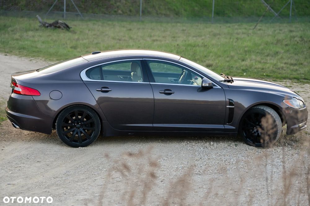 Jaguar XF 3.0 V6 Luxury - 4