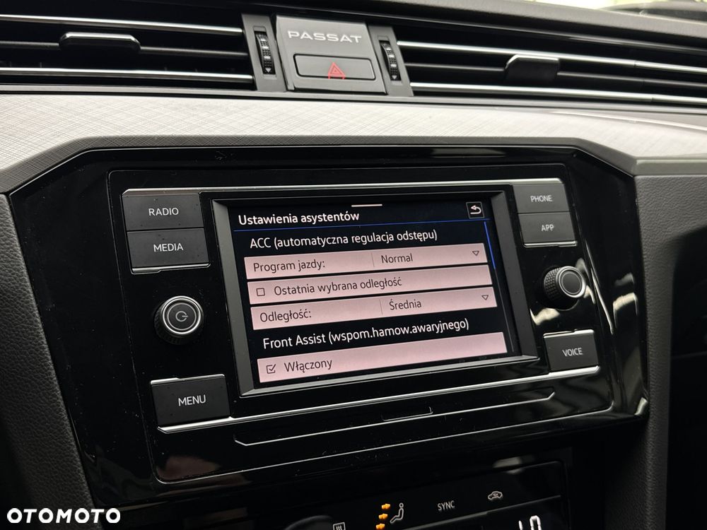 Volkswagen Passat - 32