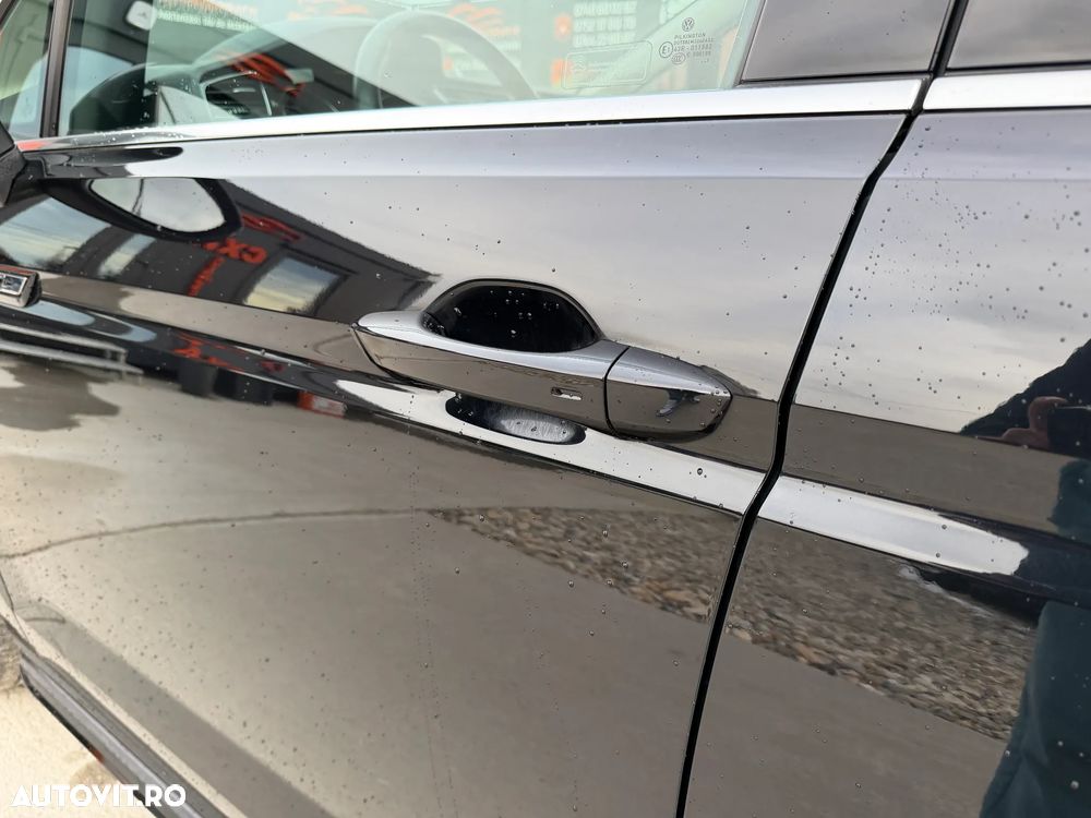 Volkswagen Touran 2.0 TDI SCR Highline - 32