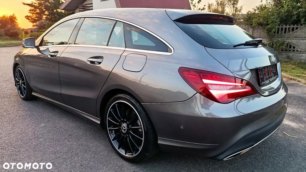 Mercedes-Benz CLA 180 7G-DCT UrbanStyle Edition - 24