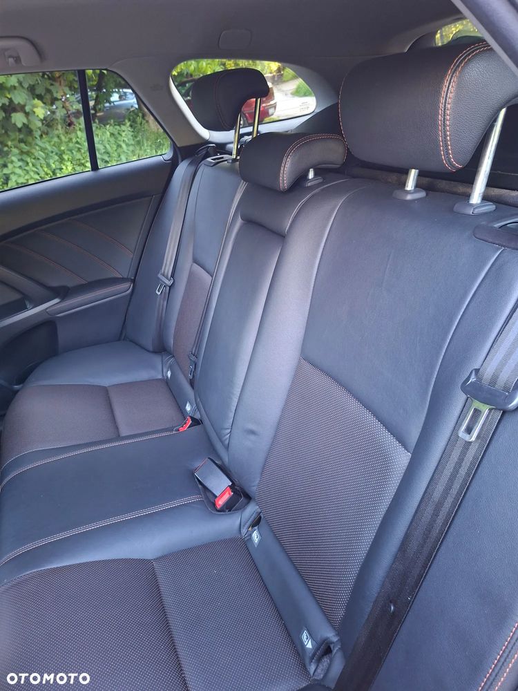 Toyota Avensis 1.8 Premium - 8