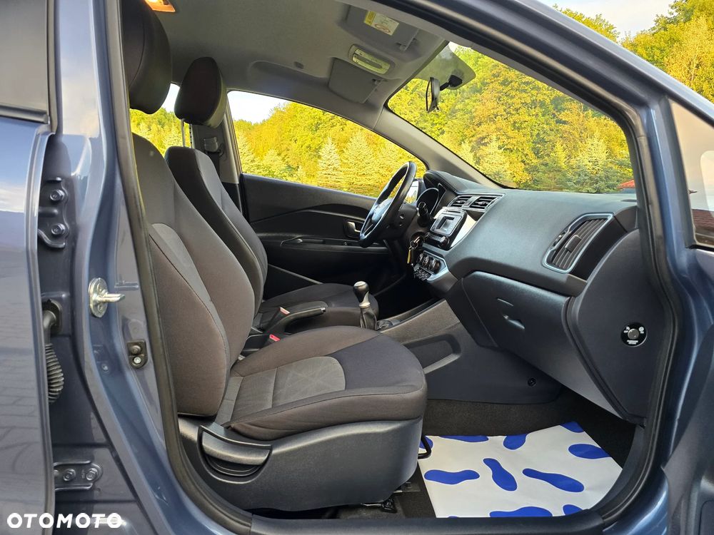 Kia Rio 1.2 Fifa World Cup Edition - 27