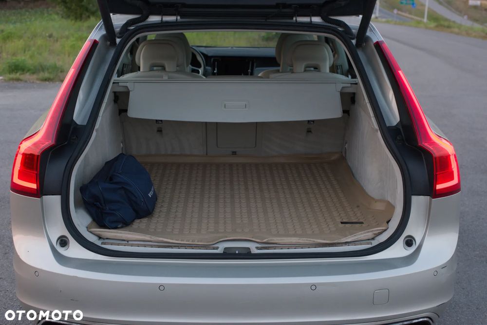 Volvo V90 D5 AWD Momentum - 9