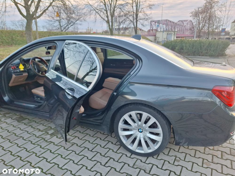 BMW Seria 7 750i L xDrive - 11