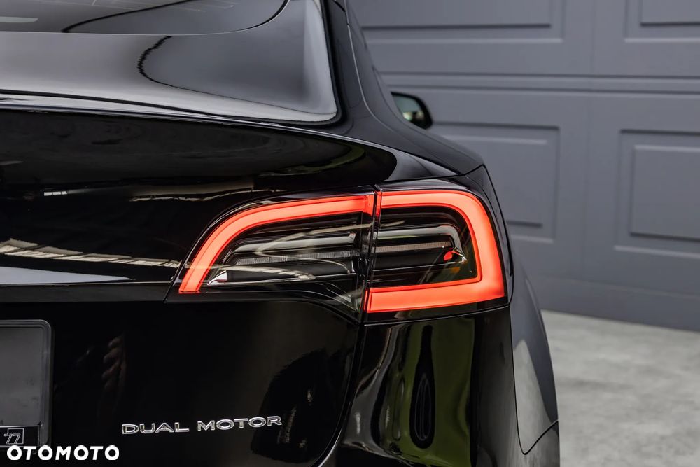 Tesla Model 3 - 35