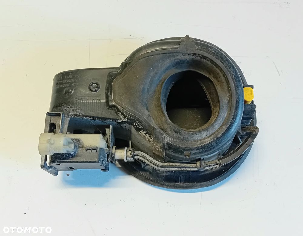 Klapaka wlewu paliwa Opel Astra j z177 - 2