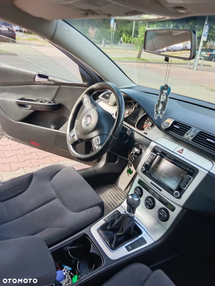 Volkswagen Passat 2.0 TDI Comfortline R-Style - 8