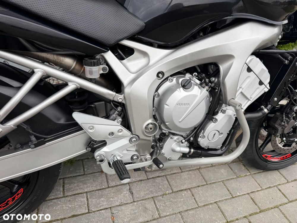 Yamaha FZ - 16