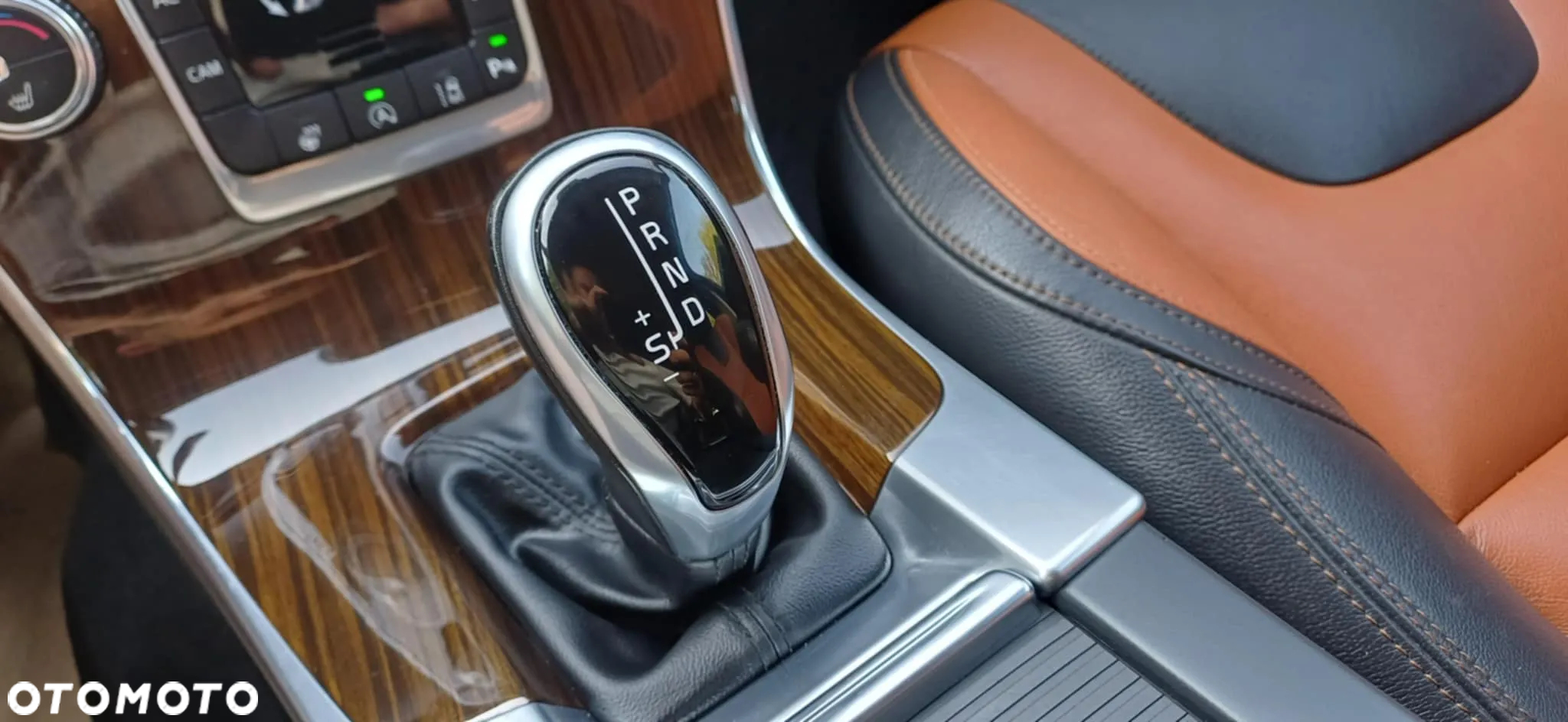 Volvo V60 Cross Country D3 Drive-E Momentum - 4