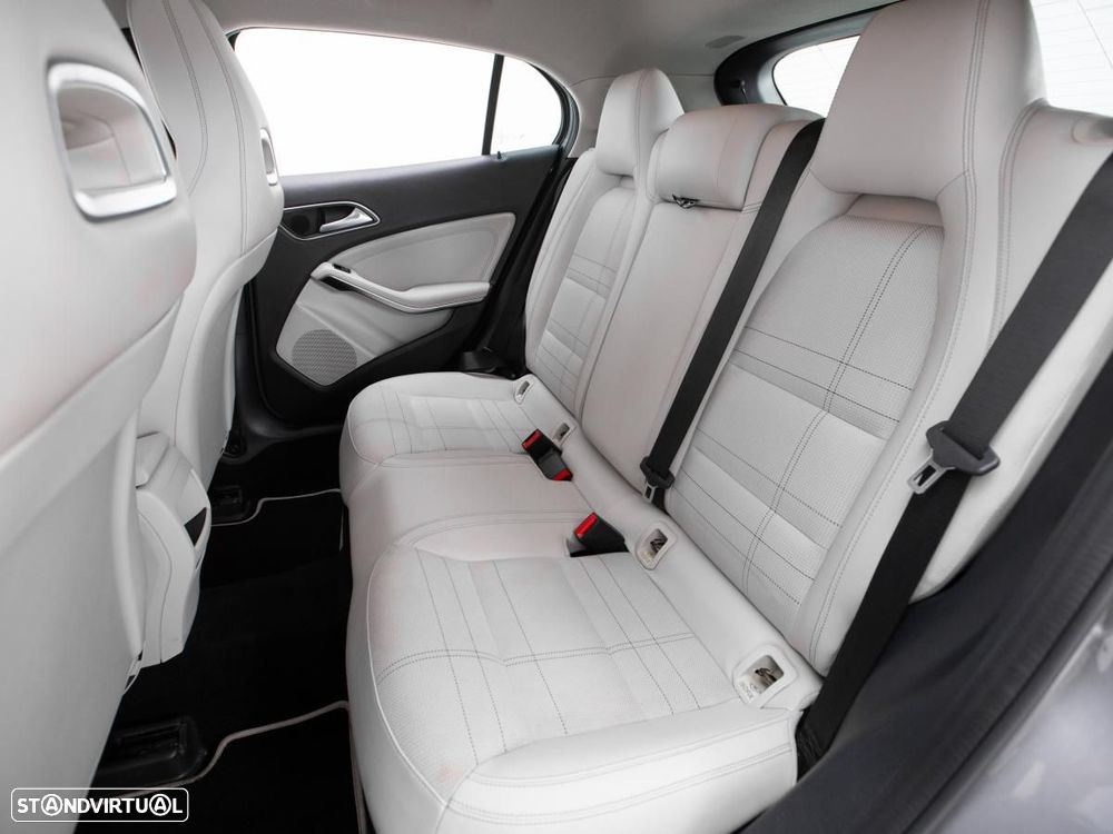 Mercedes-Benz GLA 200 - 9