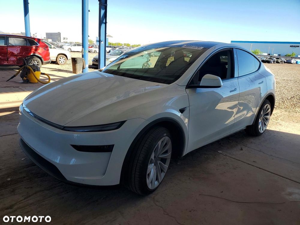 Tesla Model Y Long Range Dual Motor AWD - 2