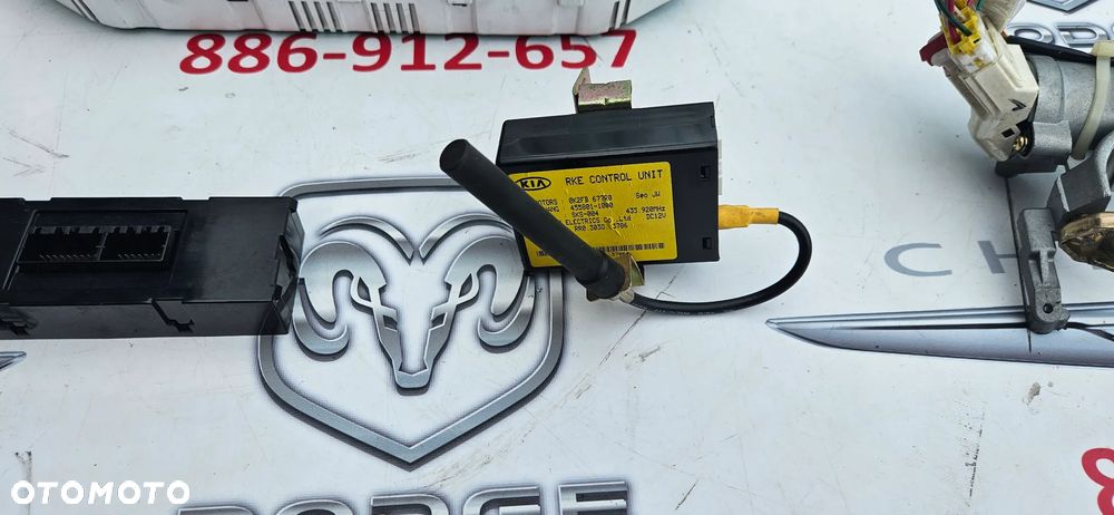 Kia Carens I 1.8 Zestaw startowy do odpalenia auta komputer licznik zegary stacyjka skrzybka bsi  39110-2Y500 - 4