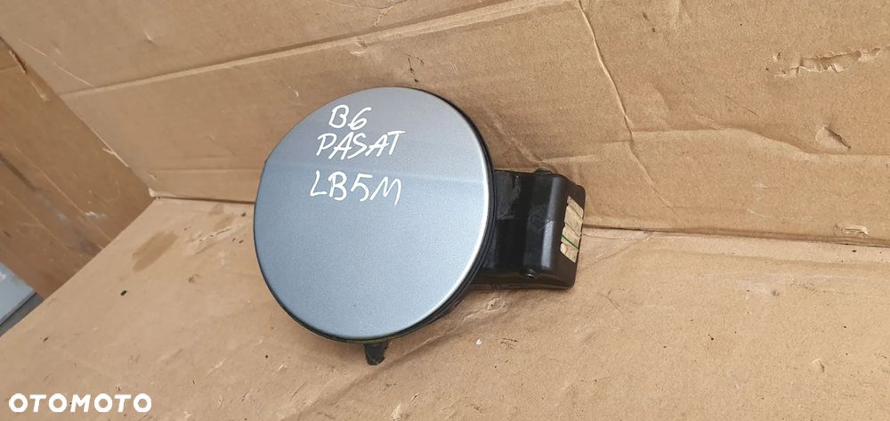 Klapka wlewu paliwa VW Passat B6 LB5M 3C9809857 - 3