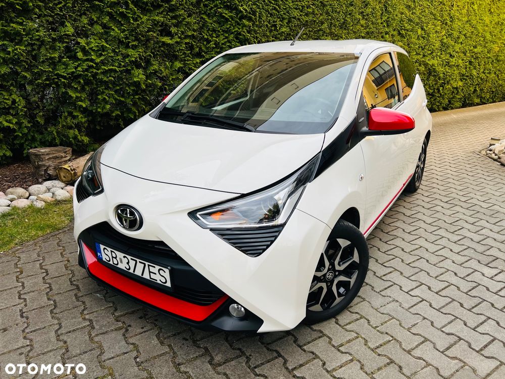 Toyota Aygo x.shift x-play connect - 2