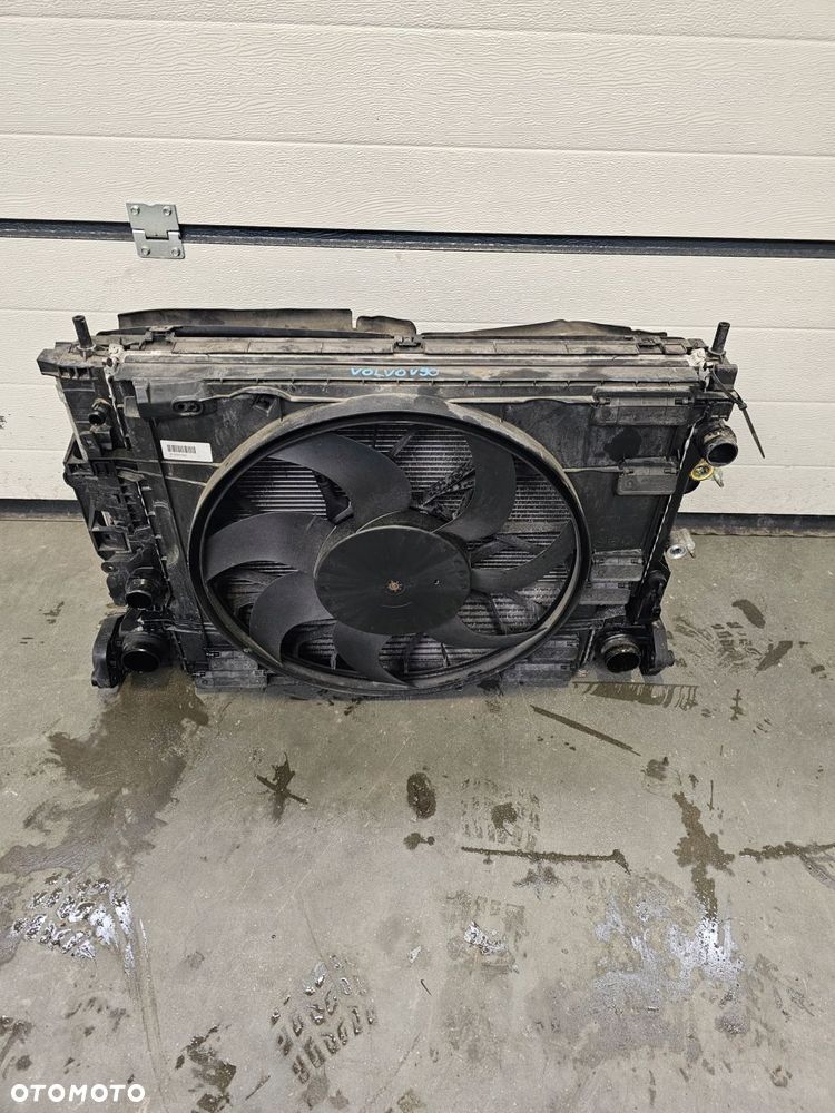 pas przedni chłodnice volvo v90 ii 0460810240 28141907 2.0l - 1