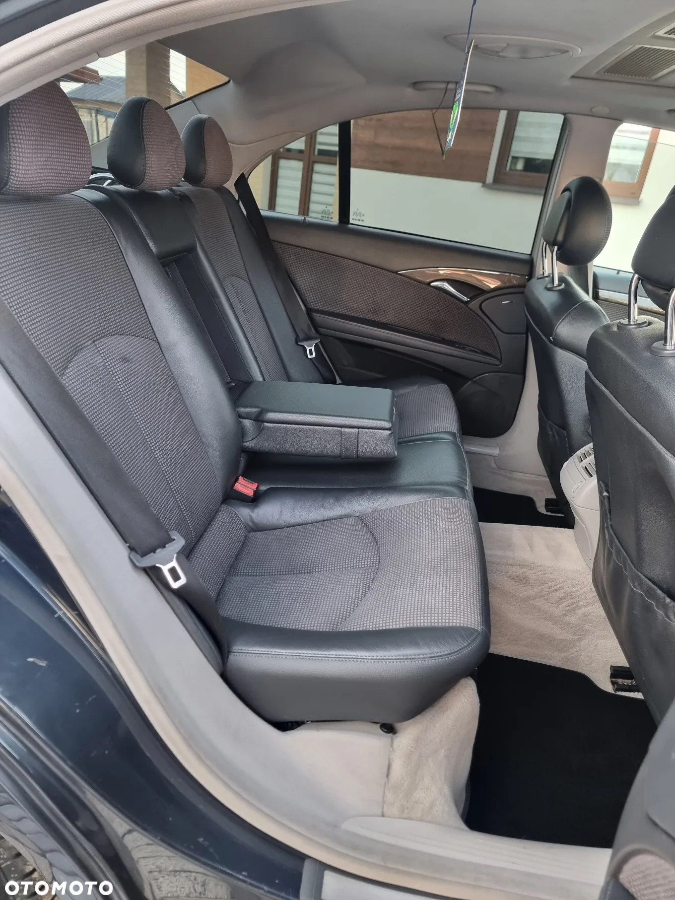 Mercedes-Benz Klasa E 240 4-Matic Avantgarde - 30