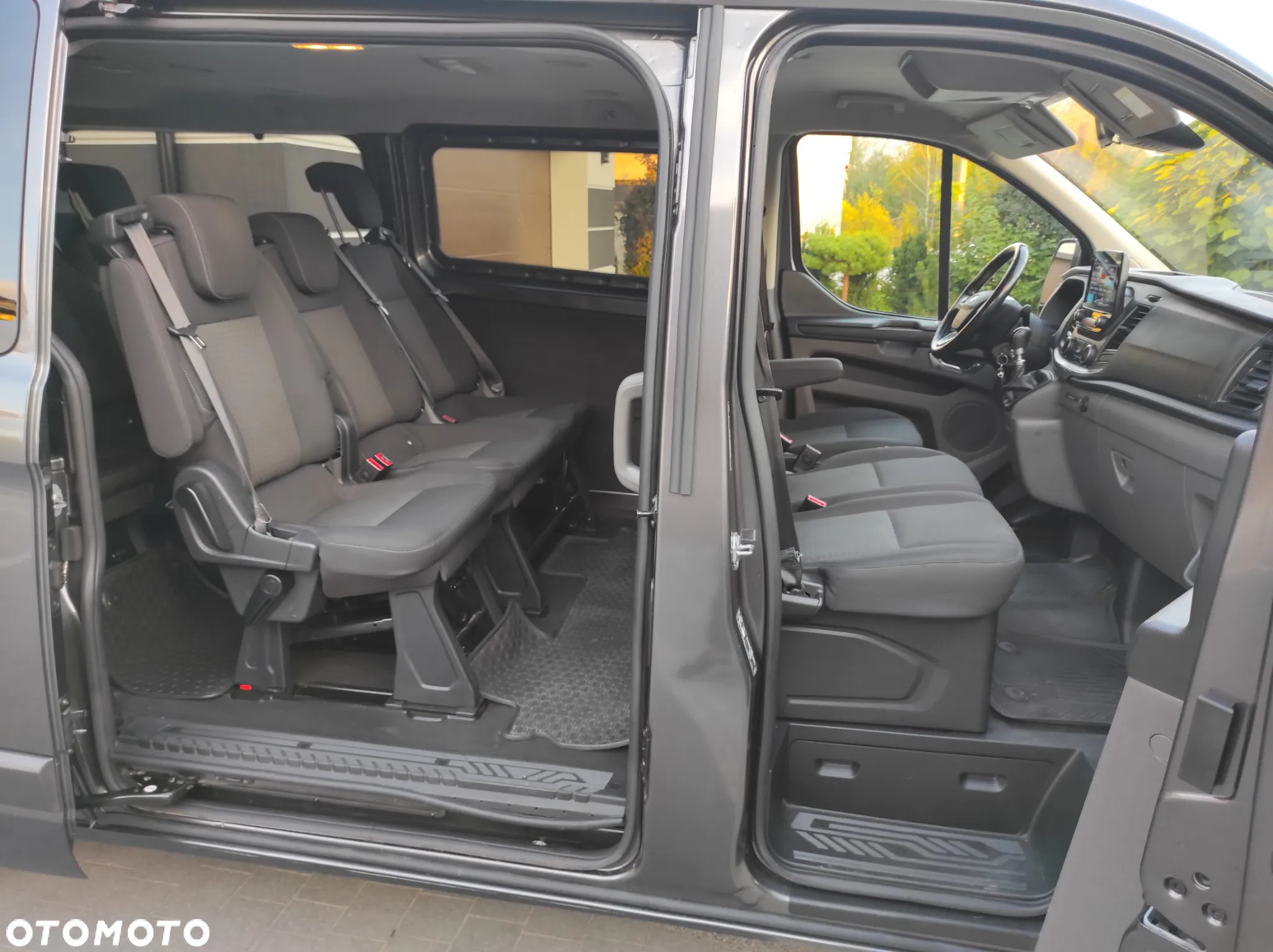 Ford Tourneo Custom - 22
