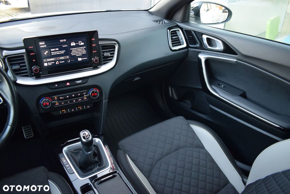 Kia ProCeed 1.5 T-GDI GT Line - 17