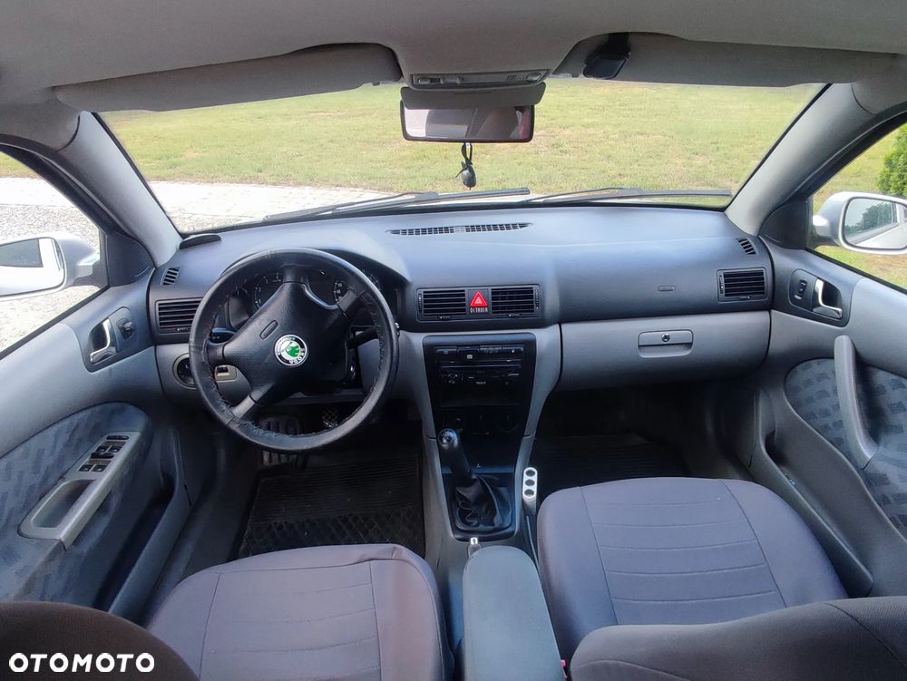 Skoda Octavia 1.6 Ambiente - 8