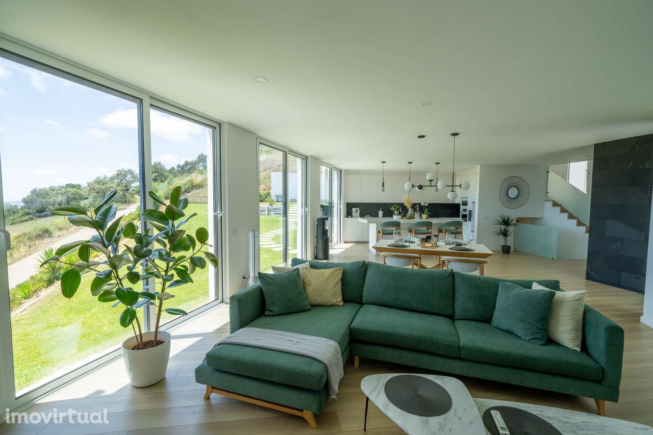 Moradia independente à venda na Estrada Velha da Avessada, 2665 - Grande imagem: 4/50