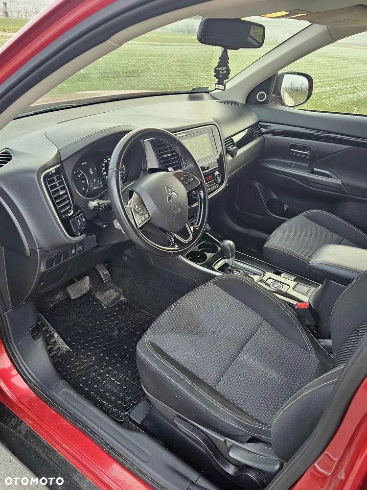Mitsubishi Outlander 2.0 Intense + 4WD CVT - 19