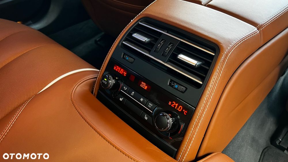 BMW Seria 6 650i - 12