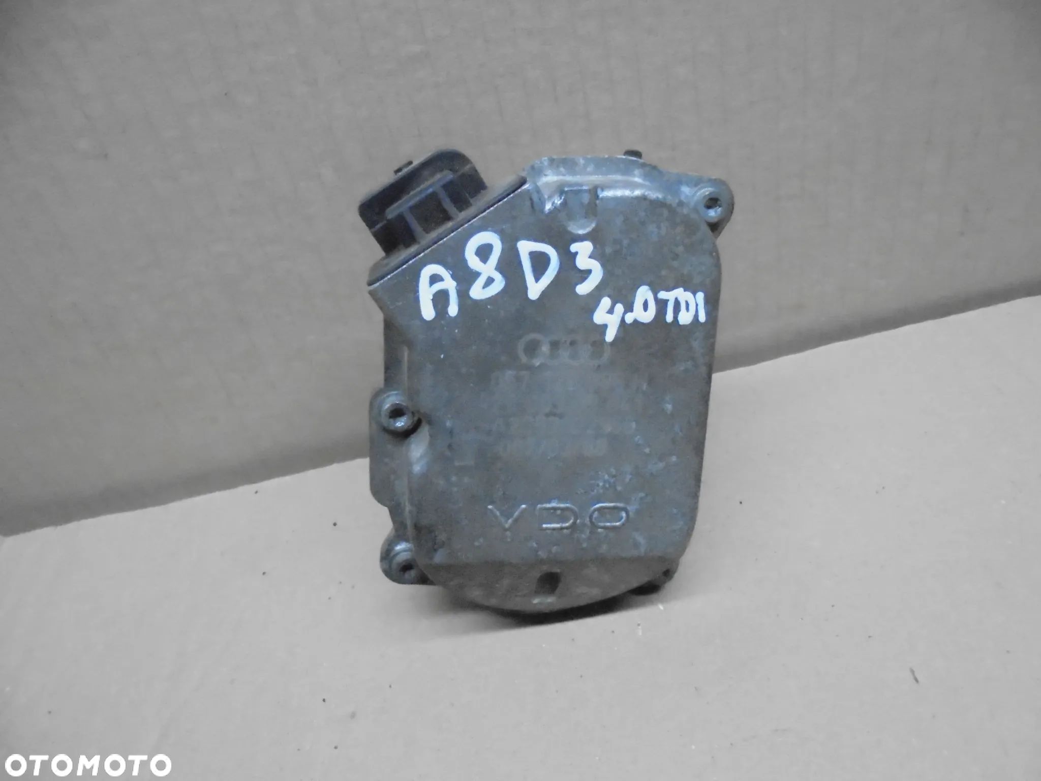 AUDI A8 D3 4.0 TDI NASTAWNIK KOLEKTORA 057129086H - 1