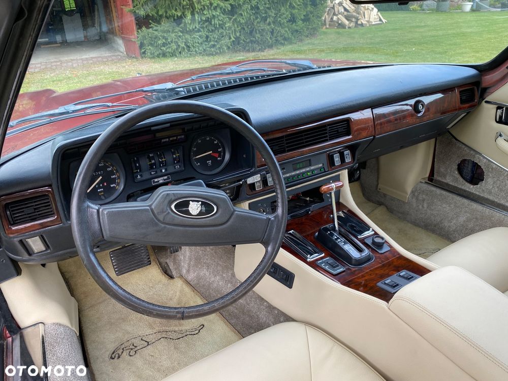 Jaguar XJ - 8